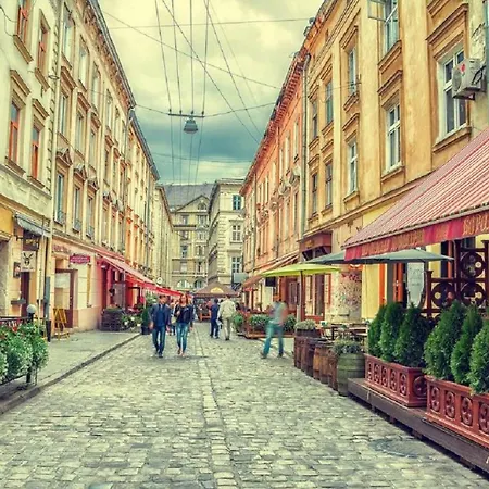 Two-bedroom On Lesi Ukrainky Apartment Lviv